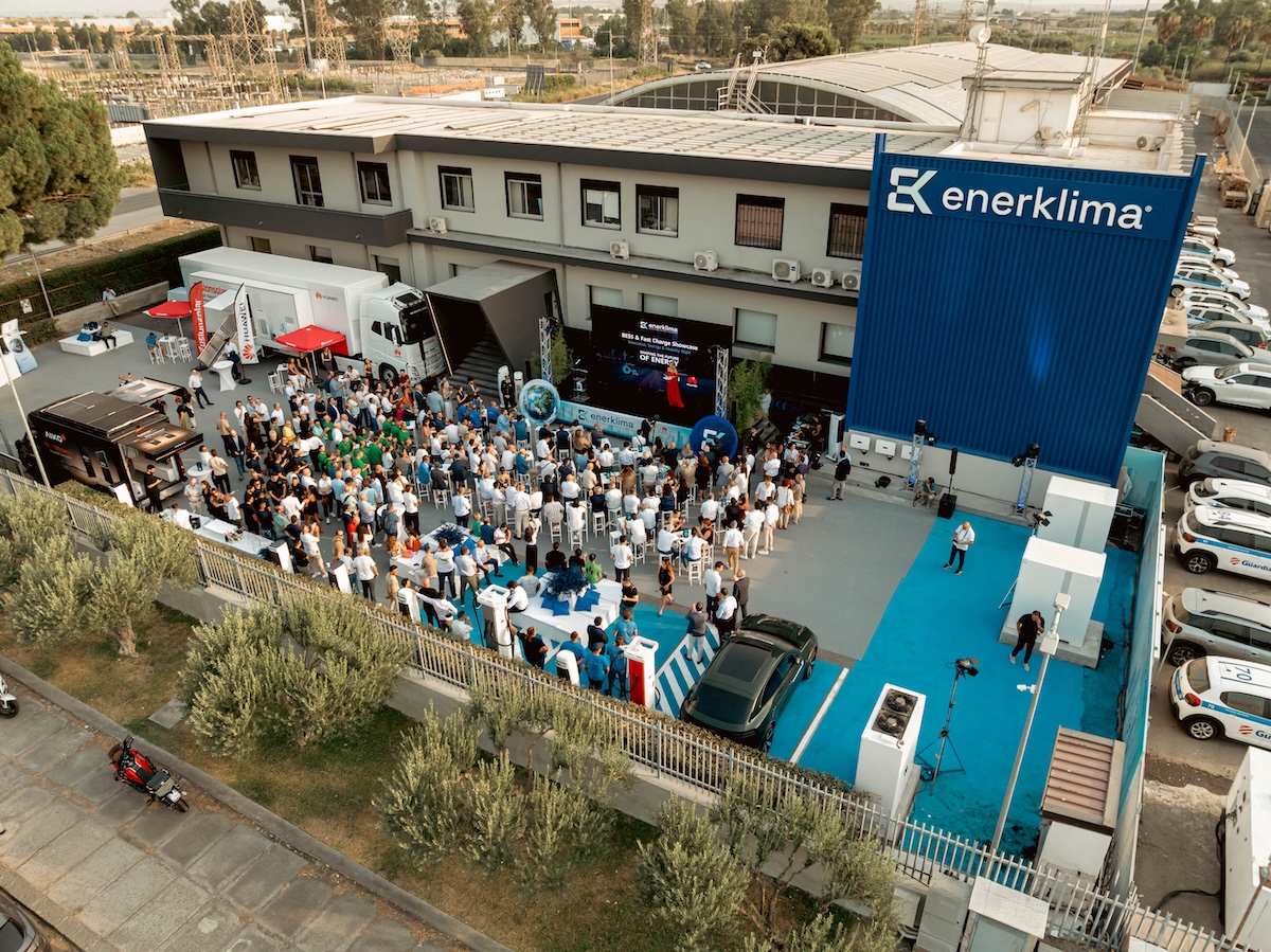 Fotovoltaico, accumulo e ricarica ultra-fast:  inaugurato a Catania uno dei primi sistemi energetici integrati d'Italia 
